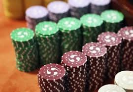 Antarmuka aplikasi max777 menampilkan menu beranda dengan akses cepat ke sportsbook, live dealer, dan slot